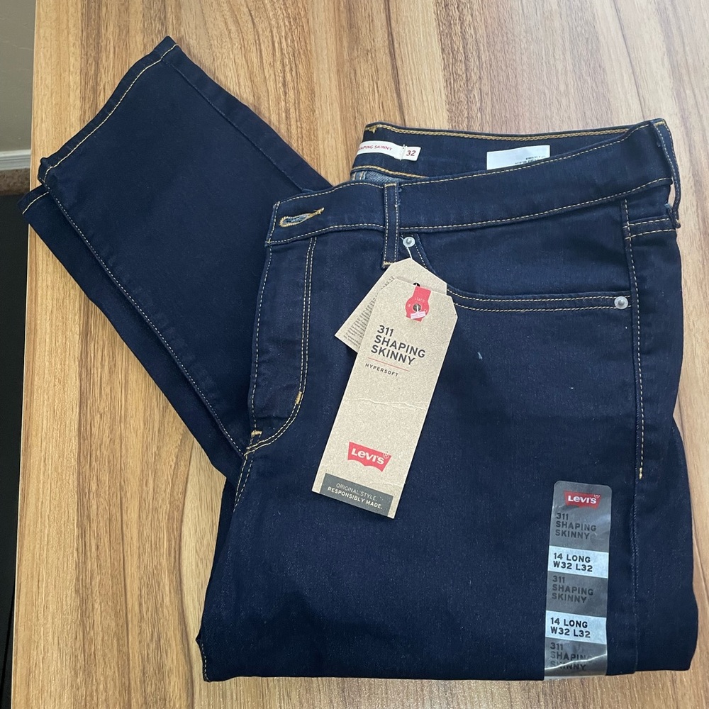 Levi’s Women’s 311 Shaping Skinny, dark wash. Size 14L (W32 L32)